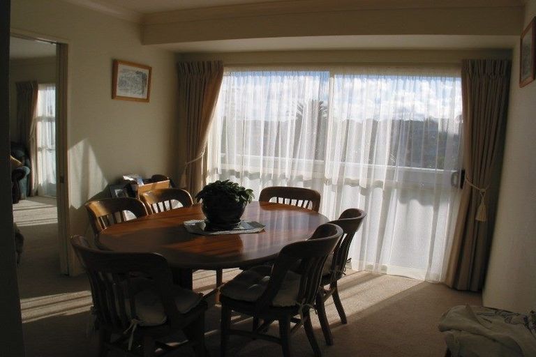 Photo of property in 36 Tyrico Close, Unsworth Heights, Auckland, 0632