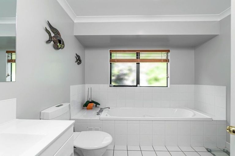 Photo of property in 42 Awatea Avenue, Paraparaumu, 5032