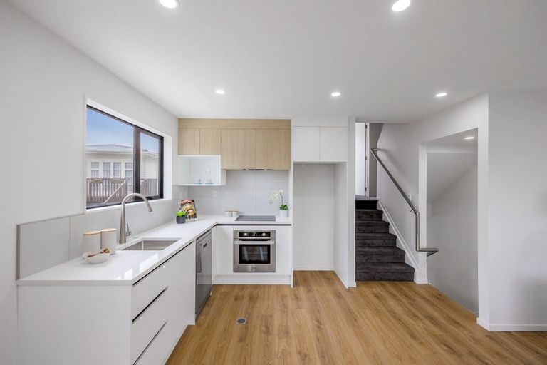 Photo of property in 49b Golf Road, New Lynn, Auckland, 0600