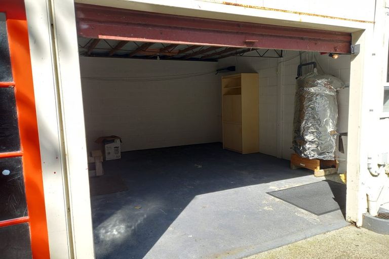 Photo of property in 1/10 Mckelvey Place, Tawa, Wellington, 5028