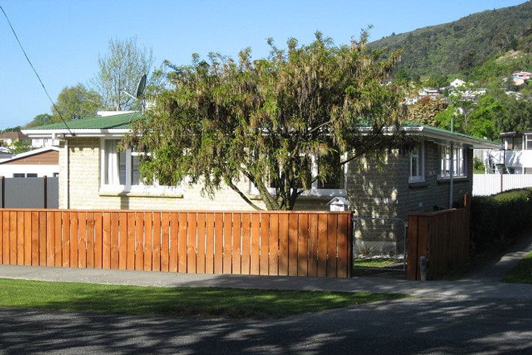 Photo of property in 38 Devon Street, Picton, 7220