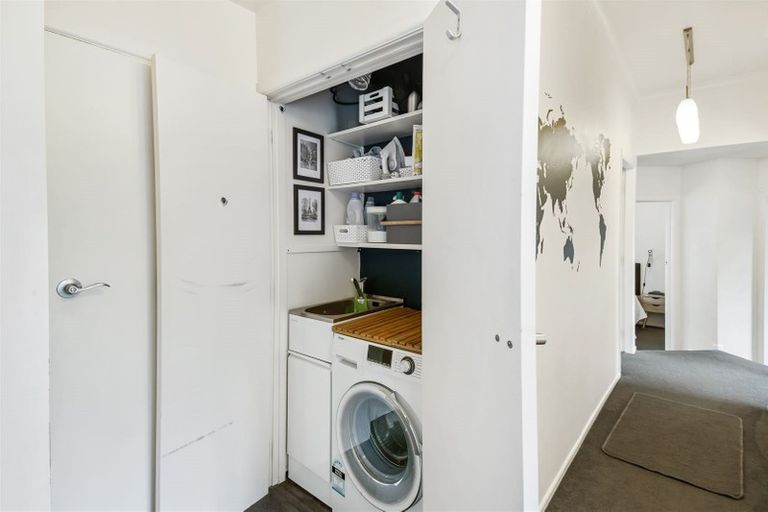 Photo of property in 19 Black Rock Road, Newlands, Wellington, 6037