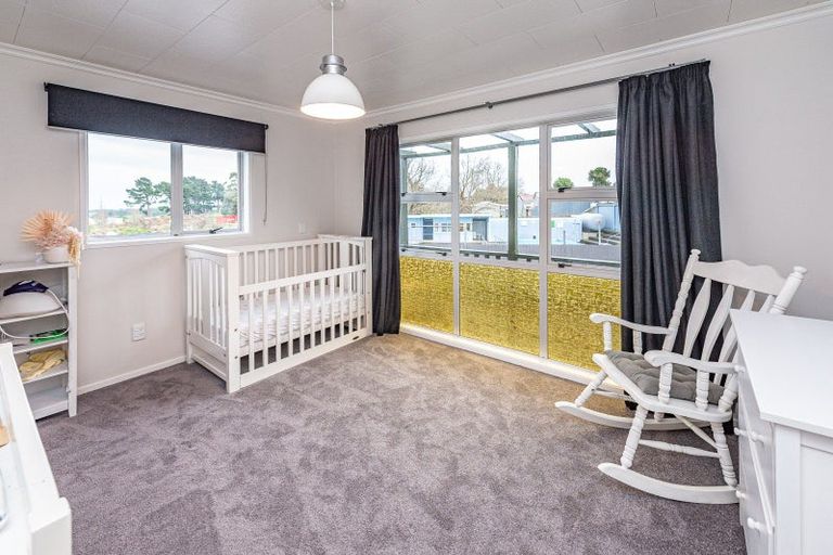 Photo of property in 35 Weraroa Road, Waverley, 4510