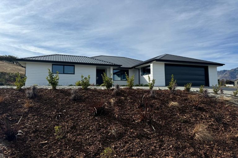 Photo of property in 37 Tomtit Crescent, Lake Hawea, 9382