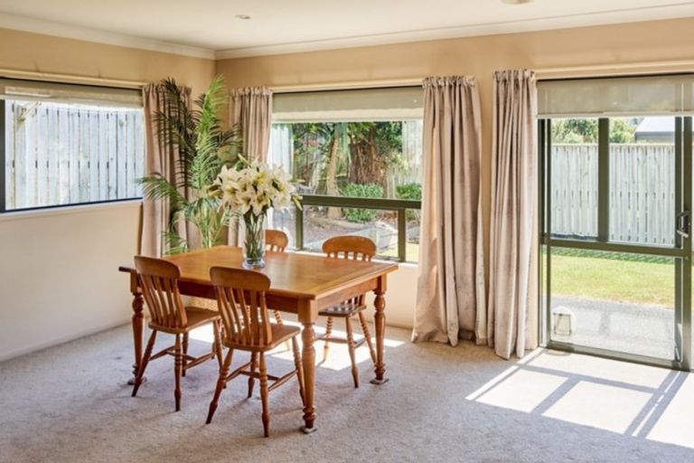 Photo of property in 9 Aspiring Terrace, Aotea, Porirua, 5024