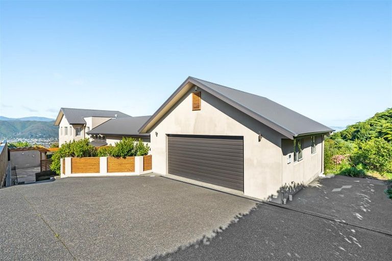 Photo of property in 27 Meadowbank Drive, Belmont, Lower Hutt, 5010