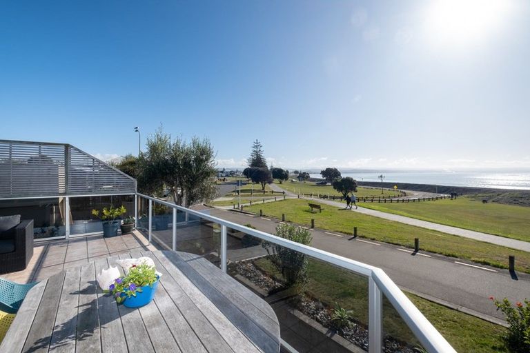 Photo of property in 2 North Terrace, Westshore, Napier, 4110