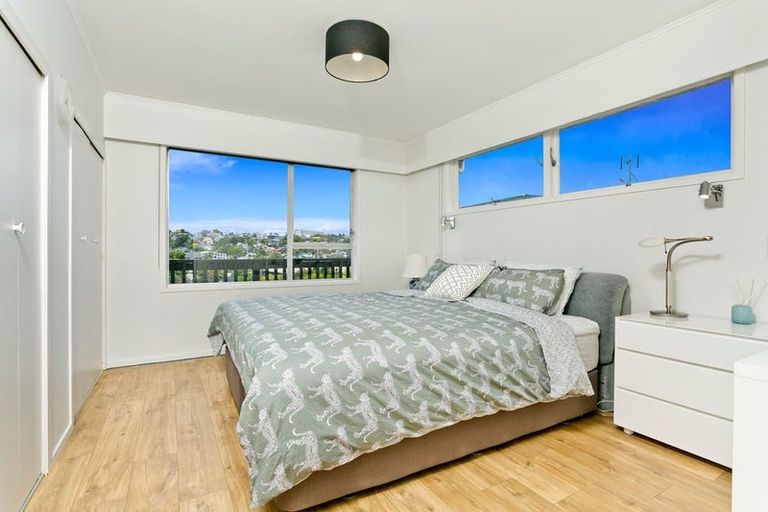 Photo of property in 2/33 Hyde Road, Rothesay Bay, Auckland, 0630