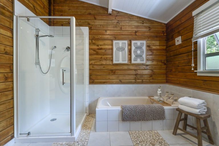 Photo of property in 22 Mckerrow Place, Sunshine Bay, Queenstown, 9300