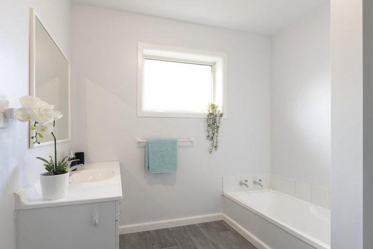 Photo of property in 6 Bentley Street, Russley, Christchurch, 8042