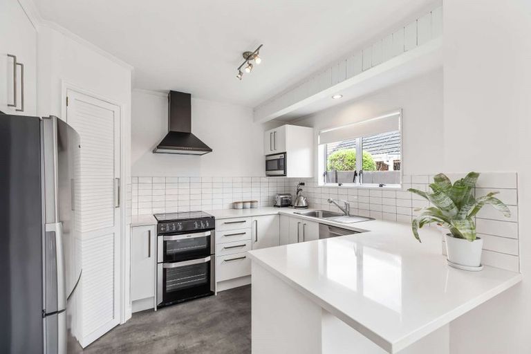 Photo of property in 2/17 Beach Road, Pahurehure, Papakura, 2113