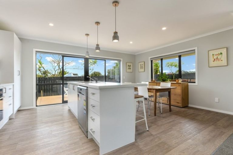 Photo of property in 11 Wescombe Grove, Feilding, 4702