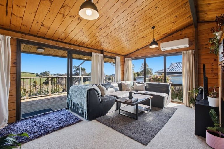 Photo of property in 17a Saint Ives Grove, Whalers Gate, New Plymouth, 4310