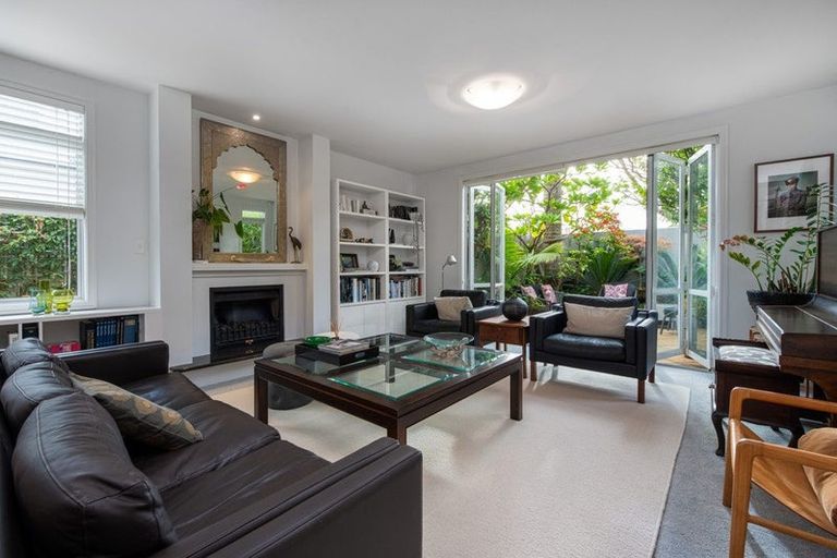 Photo of property in 15a Ocean View Road, Milford, Auckland, 0620