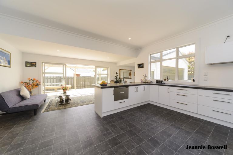 Photo of property in 3 Vivian Street, Palmerston North, 4414