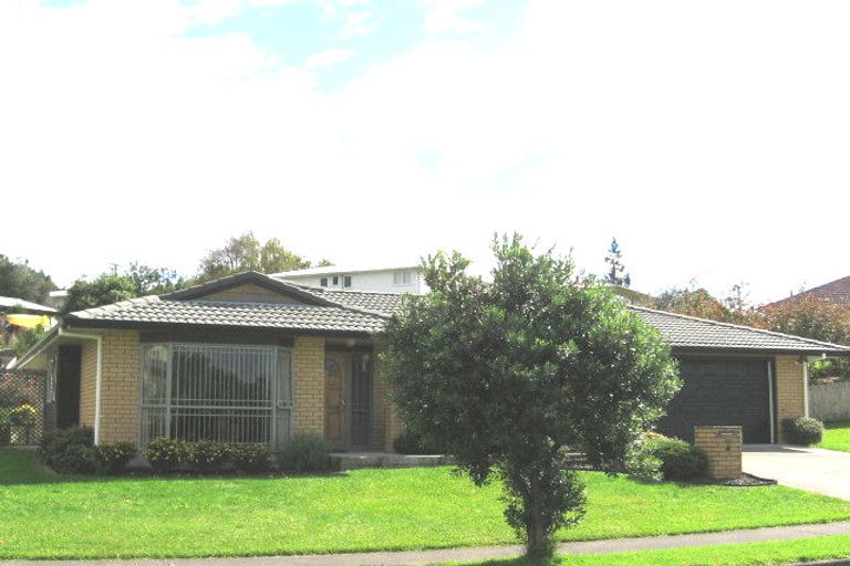 Photo of property in 120 Buscomb Avenue, Henderson, Auckland, 0610