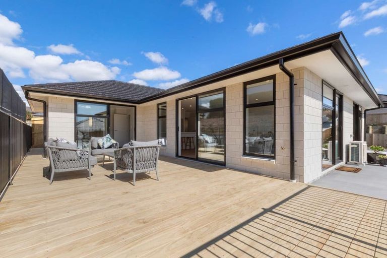 Photo of property in 16 Sam Heywood Place, Pyes Pa, Tauranga, 3112