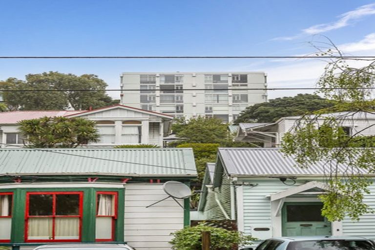 Photo of property in Fairmont Flats, 2d/20 Maarama Crescent, Aro Valley, Wellington, 6021