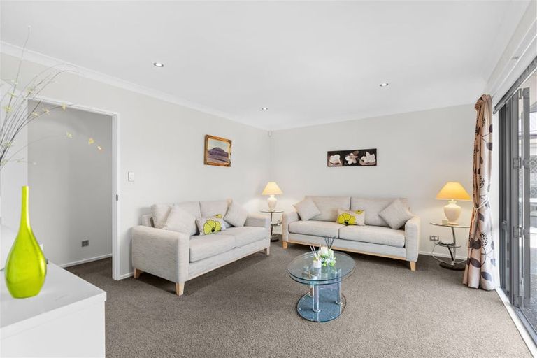 Photo of property in 6 Lakebridge Place, Parklands, Christchurch, 8083