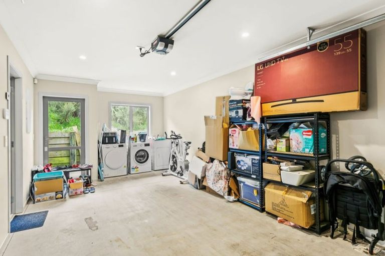 Photo of property in 10 Brindle Way, Newlands, Wellington, 6037