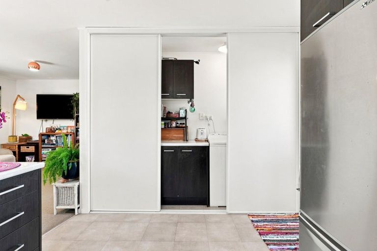 Photo of property in 57 Chorley Avenue, Massey, Auckland, 0614