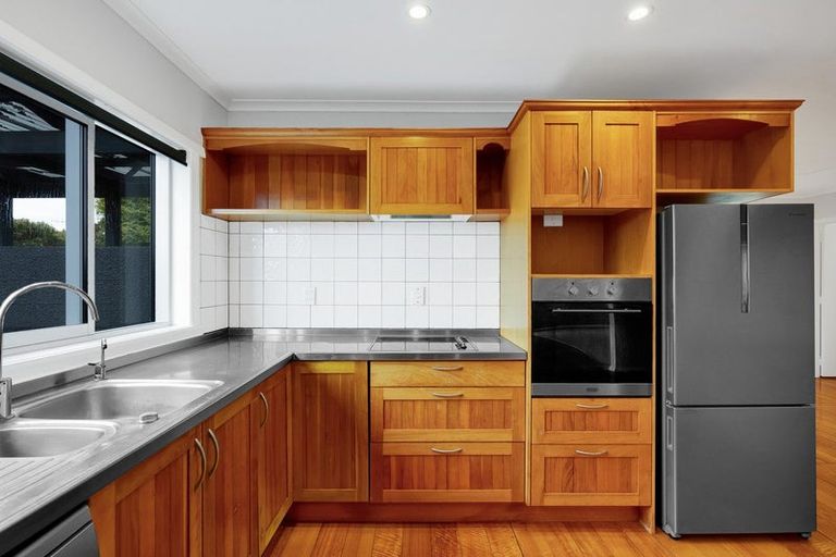 Photo of property in 82 Wairau Road, Oakura, 4314