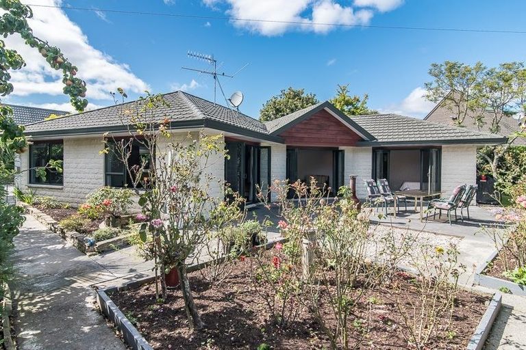 Photo of property in 11 Hurworth Grove, Waikanae, 5036