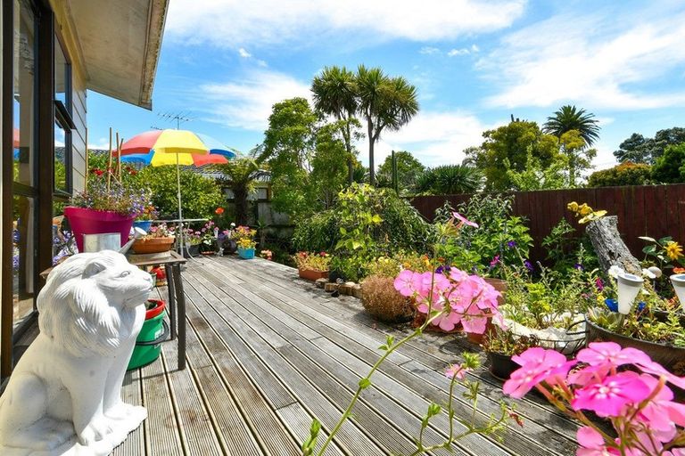 Photo of property in 1/94 Roberts Road, Te Atatu South, Auckland, 0610