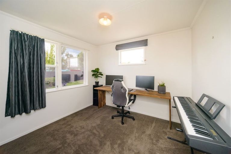 Photo of property in 22 Rhodes Drive, Kelvin Grove, Palmerston North, 4414