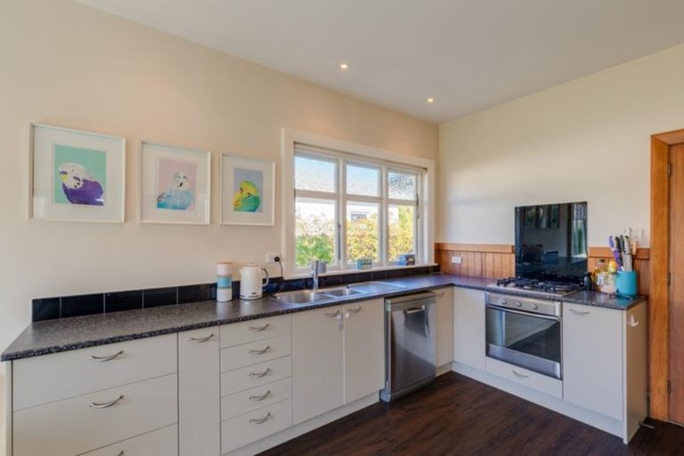 Photo of property in 142 Bowhill Road, New Brighton, Christchurch, 8083