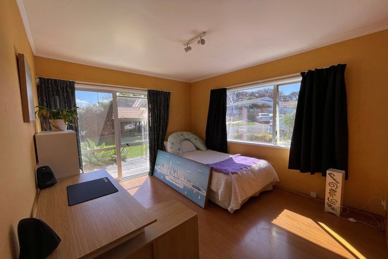 Photo of property in 21 Lisa Rise, Half Moon Bay, Auckland, 2012
