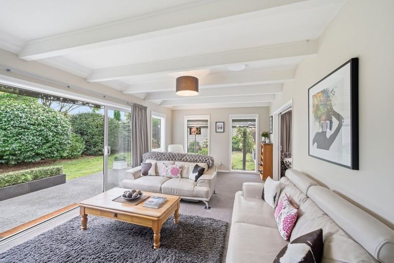 Photo of property in 6 Dunrobin Place, Avonhead, Christchurch, 8042