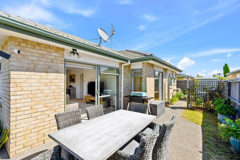 Photo of property in 19 Francis Skinner Place, Orewa, 0931