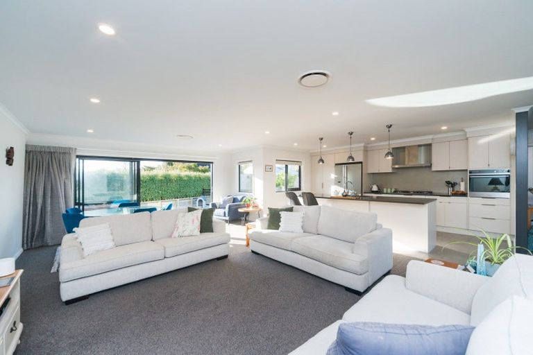 Photo of property in 5 Waimarama Court, Roslyn, Palmerston North, 4414