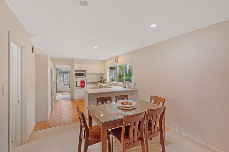 Photo of property in 5 Pat O'connor Place, Manurewa, Auckland, 2105