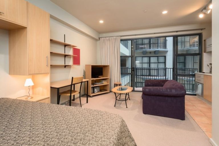 Photo of property in Atrium Apartments, 2i/154 The Terrace, Wellington Central, Wellington, 6011