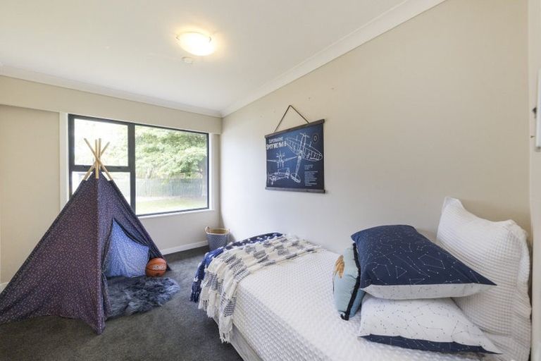 Photo of property in 4 Waicola Drive, Fitzherbert, Palmerston North, 4471