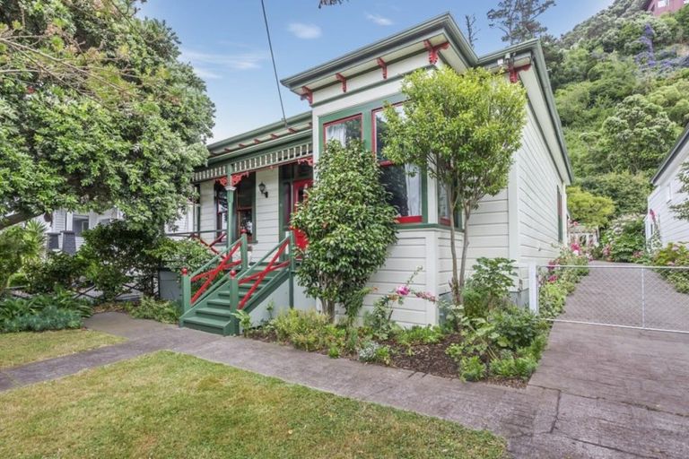 Photo of property in 38 Derwent Street, Island Bay, Wellington, 6023