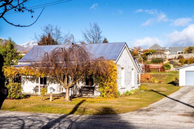 Photo of property in 16 Caernarvon Street, Arrowtown, 9302