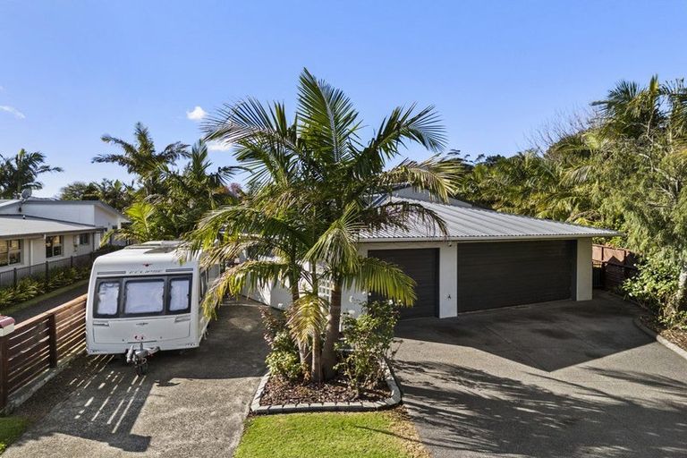 Photo of property in 32 The Circle, Manly, Whangaparaoa, 0930