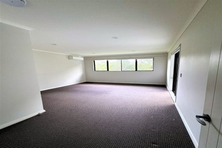 Photo of property in 21 Springvale Drive, Fairview Heights, Auckland, 0632