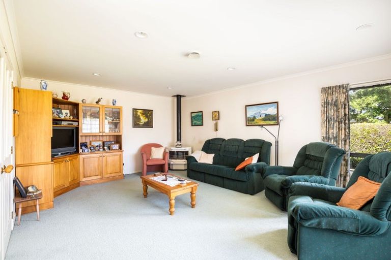 Photo of property in 16 Kinross Drive, Merrilands, New Plymouth, 4312