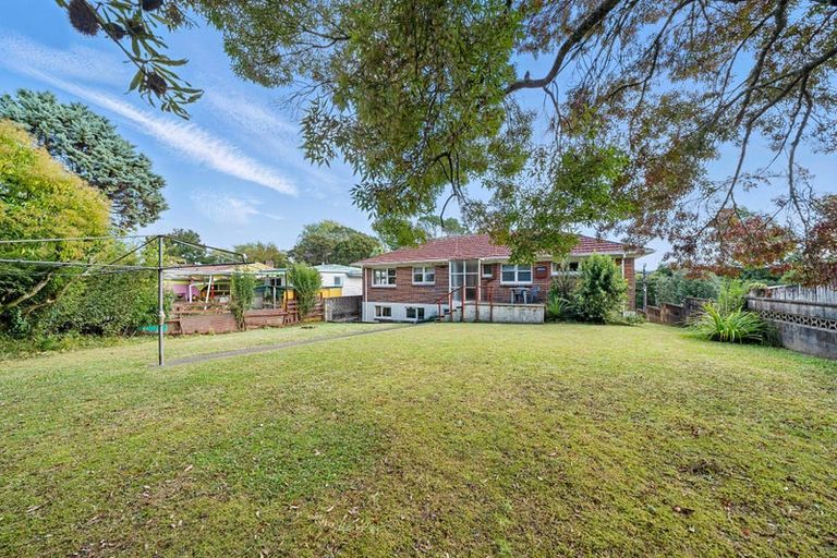 Photo of property in 18 Millbrook Road, Henderson, Auckland, 0612