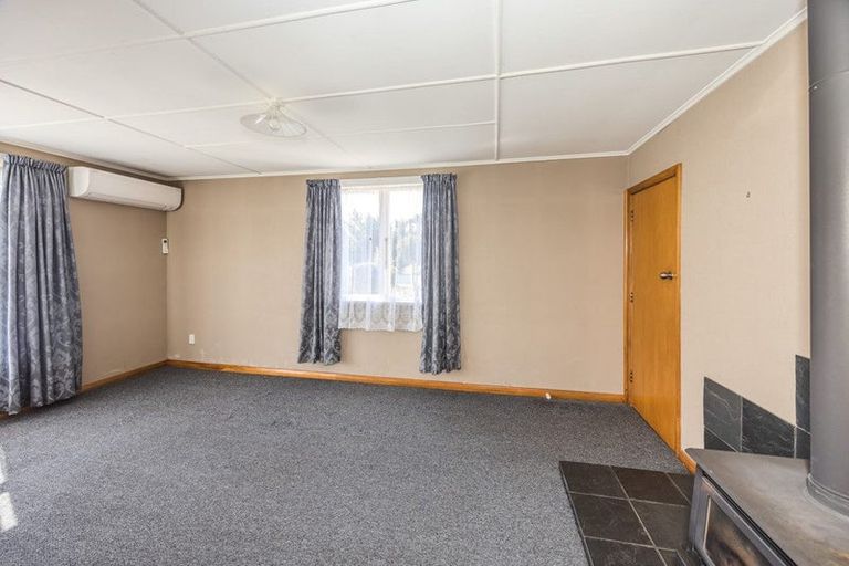Photo of property in 1 Roach Street, Holmes Hill, Oamaru, 9401