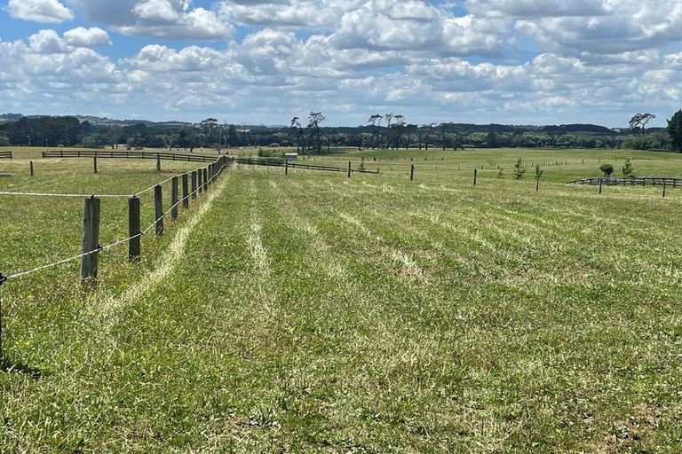 Photo of property in 15 Codlin Road, Waiuku, 2683