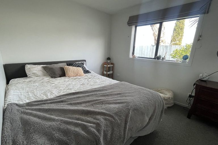 Photo of property in 2/100 Eversleigh Road, Belmont, Auckland, 0622