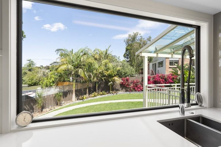 Photo of property in 11 Holyoake Place, Chatswood, Auckland, 0626