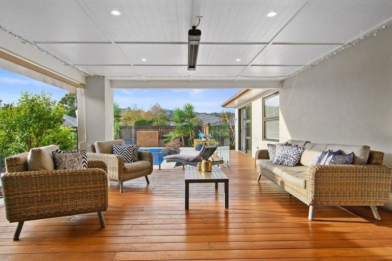 Photo of property in 16 Korako Drive, Kumeu, 0810