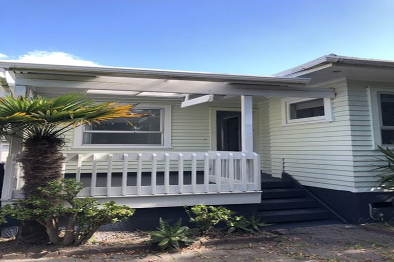 Photo of property in 61 Kauri Road, Stanmore Bay, Whangaparaoa, 0932