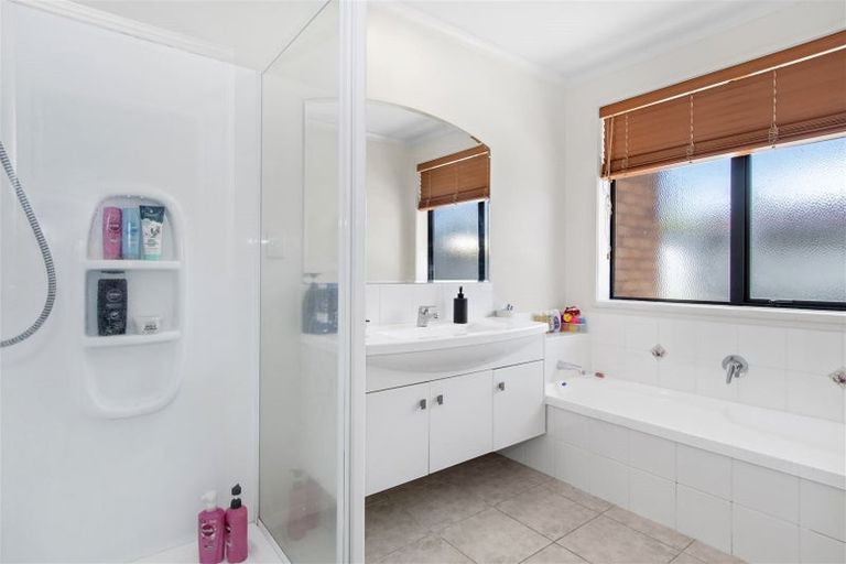 Photo of property in 23 Seabreeze Place, Papamoa Beach, Papamoa, 3118